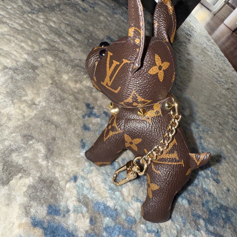 LV Monogram dog charm. - Picture 4 of 6